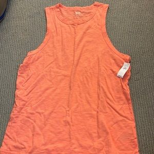 NWT gap tank top